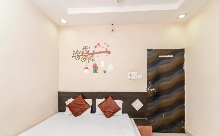 Hotel Rameshwaram Uddzsaín Kültér fotó