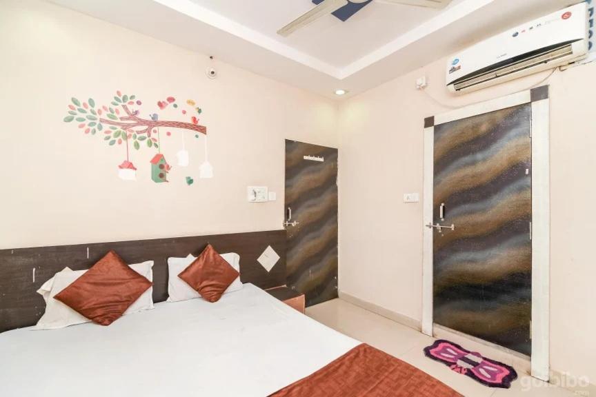 Hotel Rameshwaram Uddzsaín Kültér fotó