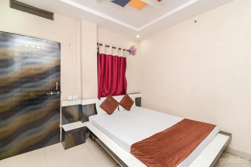 Hotel Rameshwaram Uddzsaín Kültér fotó
