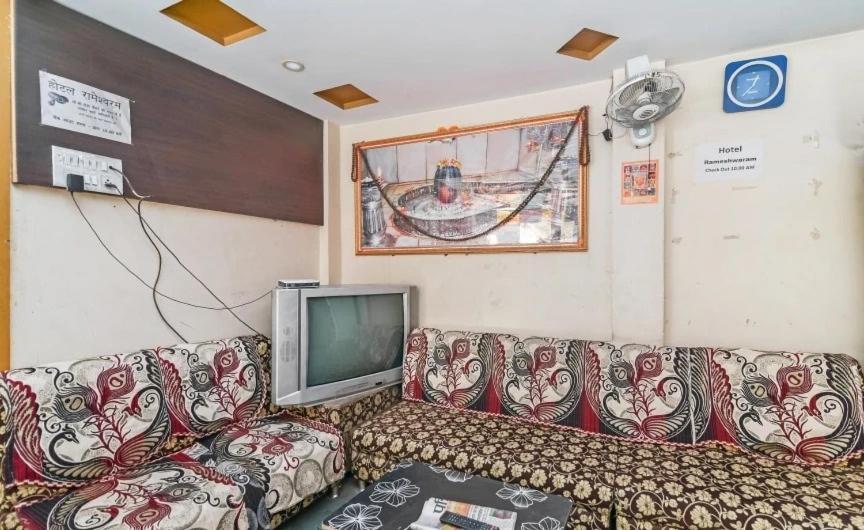 Hotel Rameshwaram Uddzsaín Kültér fotó